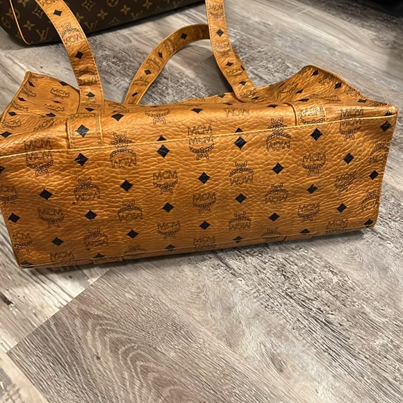 Pre loved authentic MCM shoulder bag - Picture 7 of 7